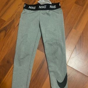 Little girls, Nike leggings
